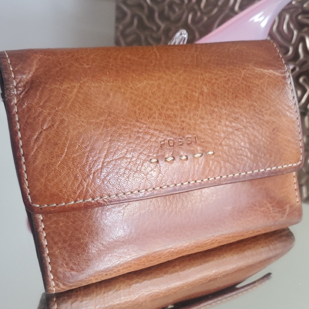 Vintage FOSSIL distressed Leather Bifold Wallet